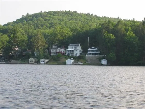 3 Pine Tree Dr, Holland
