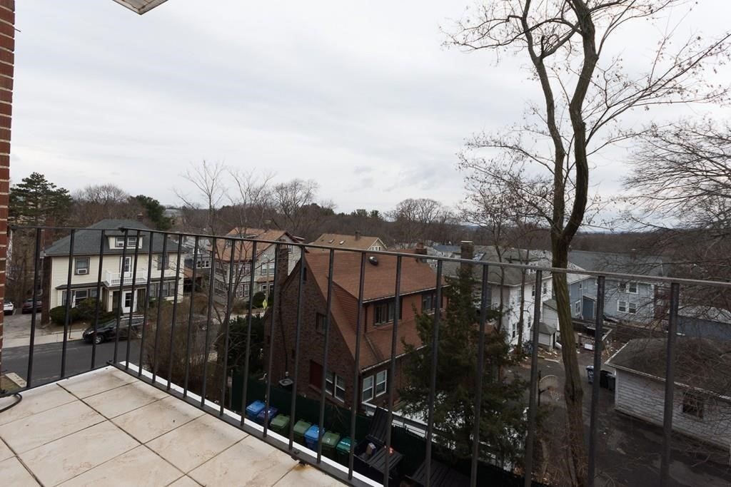 2035 Commonwealth Ave, Brighton