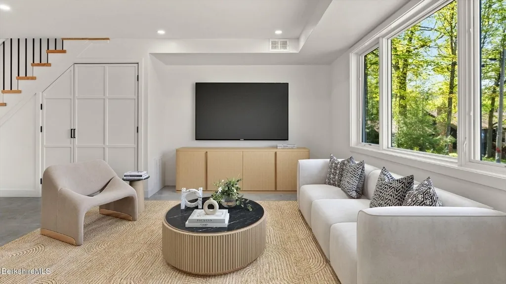 29 Chestnut Rd, Richmond
