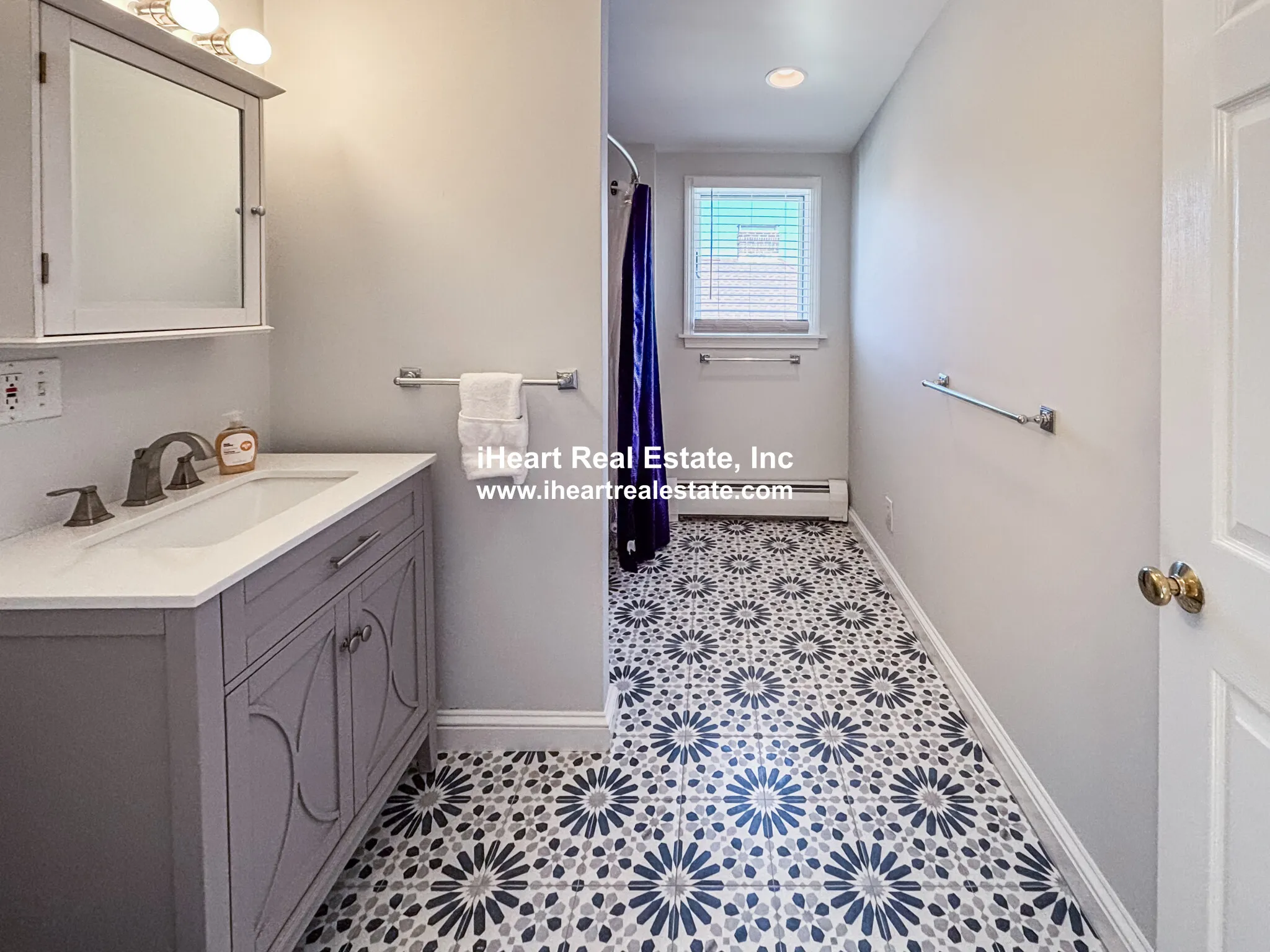 65-67 Saint James Circle, Hunnewell Hill