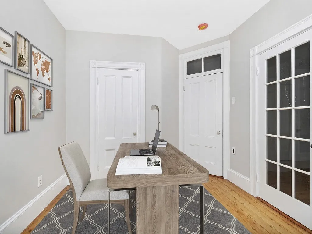 11 Hillside St, Mission Hill