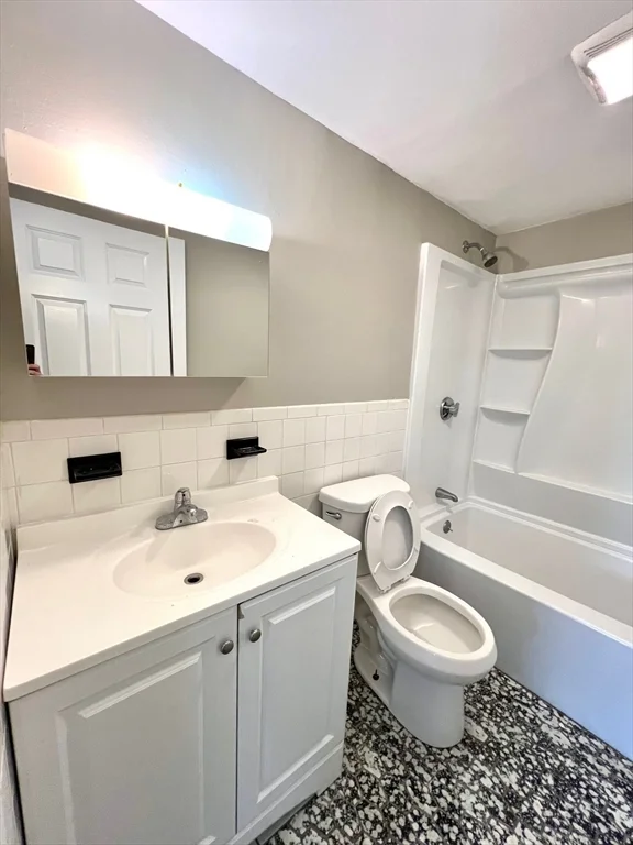 4 Hawes St, Revere
