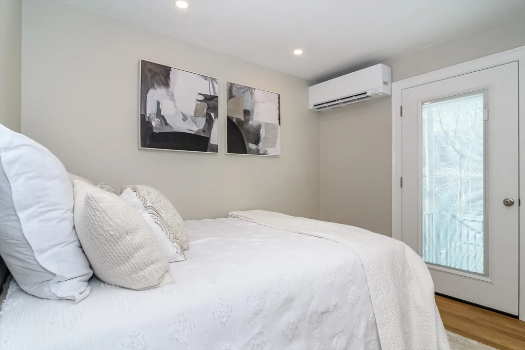 12R Maugus Ave, Wellesley Hills