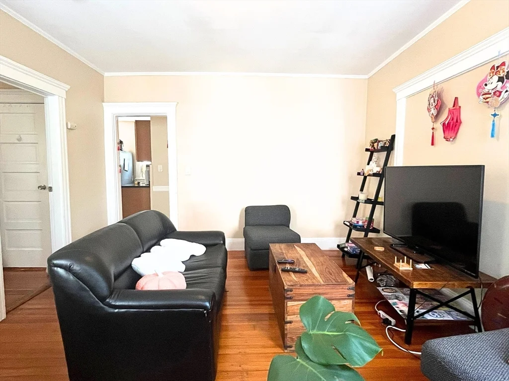 3907 Washington St, Jamaica Plain