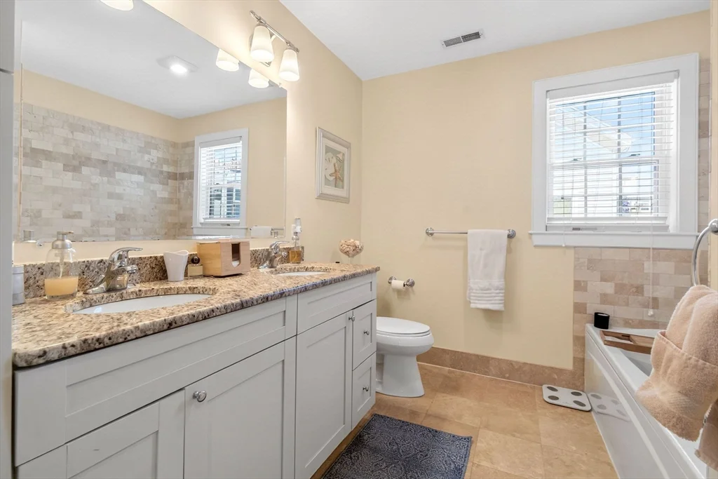 170 W 3rd St, South Boston