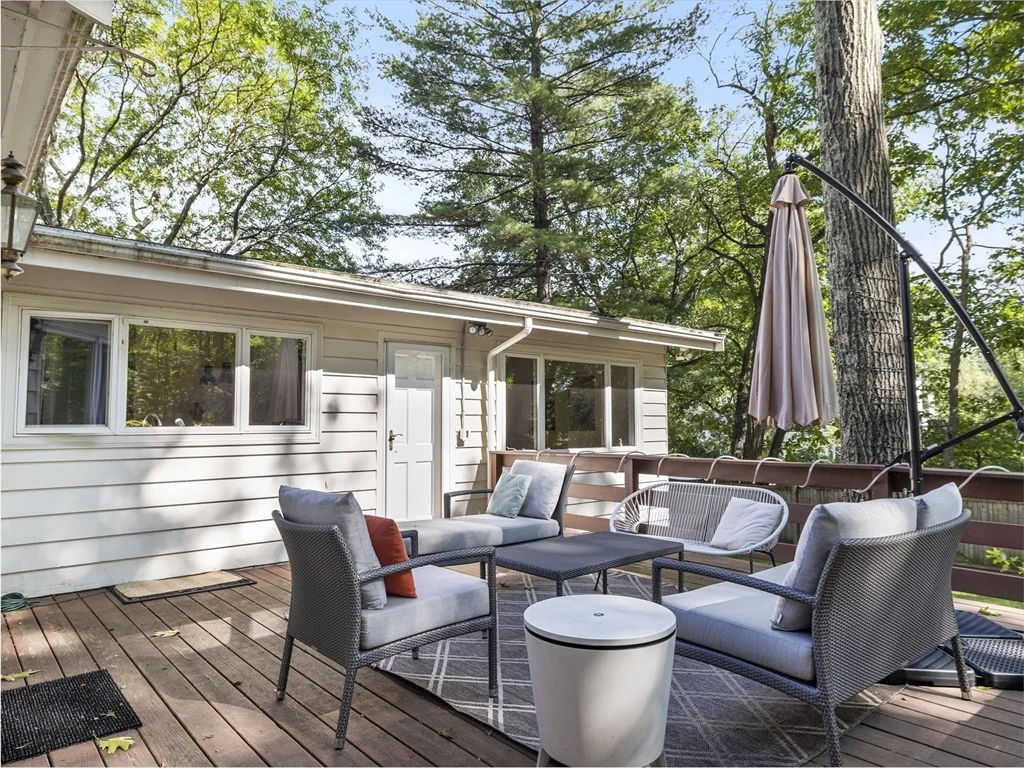 6 Nelson Dr, Chestnut Hill
