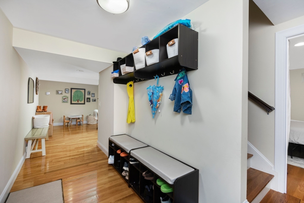 14 Brattle Ln, Arlington