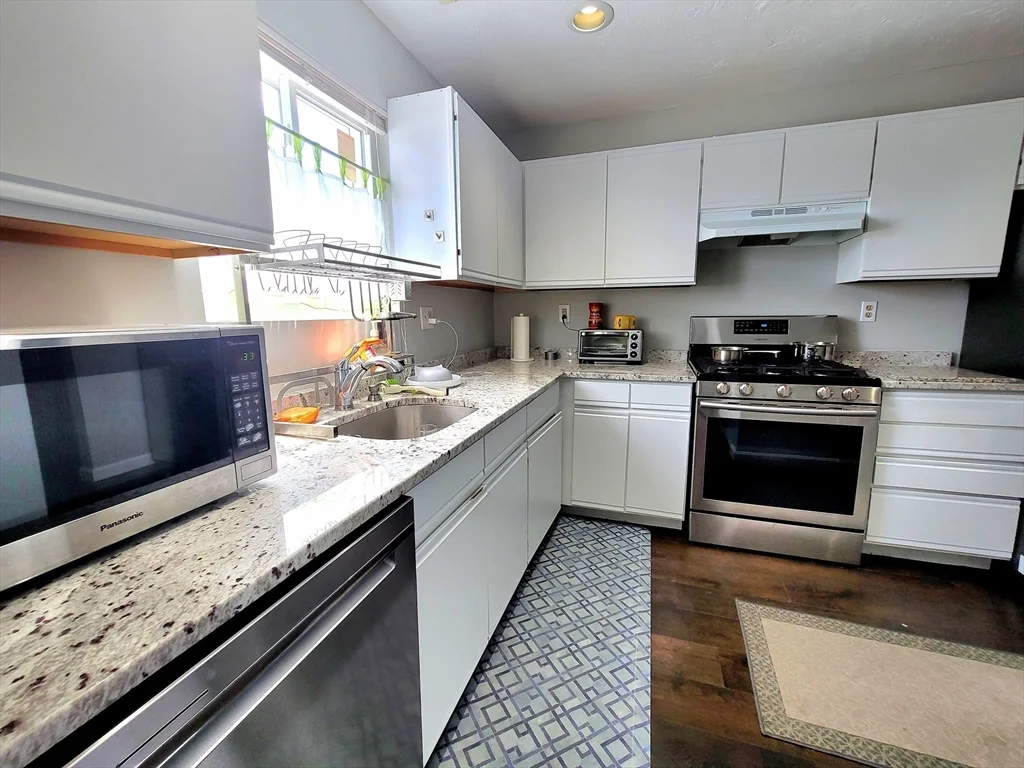 391 Hyde Park Ave, Jamaica Plain