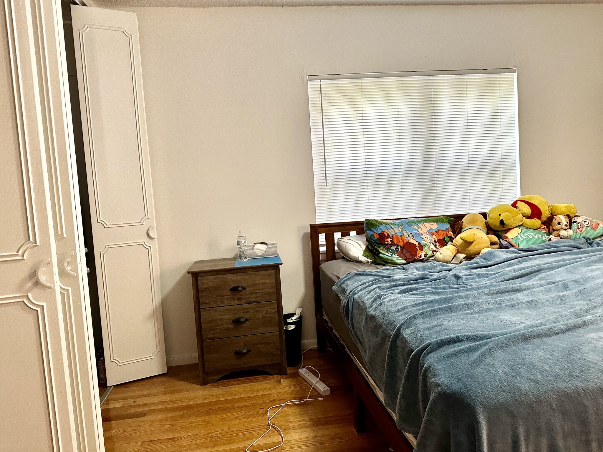 166 Lake Shore Rd, Oak Square