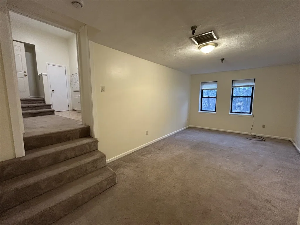 185 Main St, Marlborough