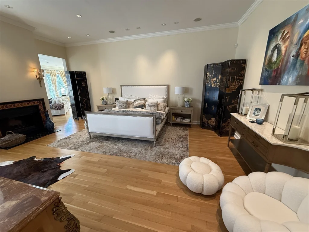 132 Yarmouth Rd, Chestnut Hill