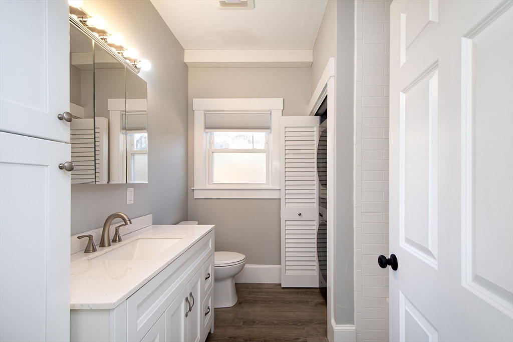 29 East Ave, Whitman