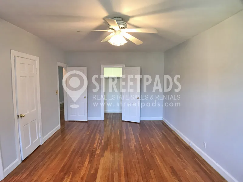 1129 Beacon St, Longwood