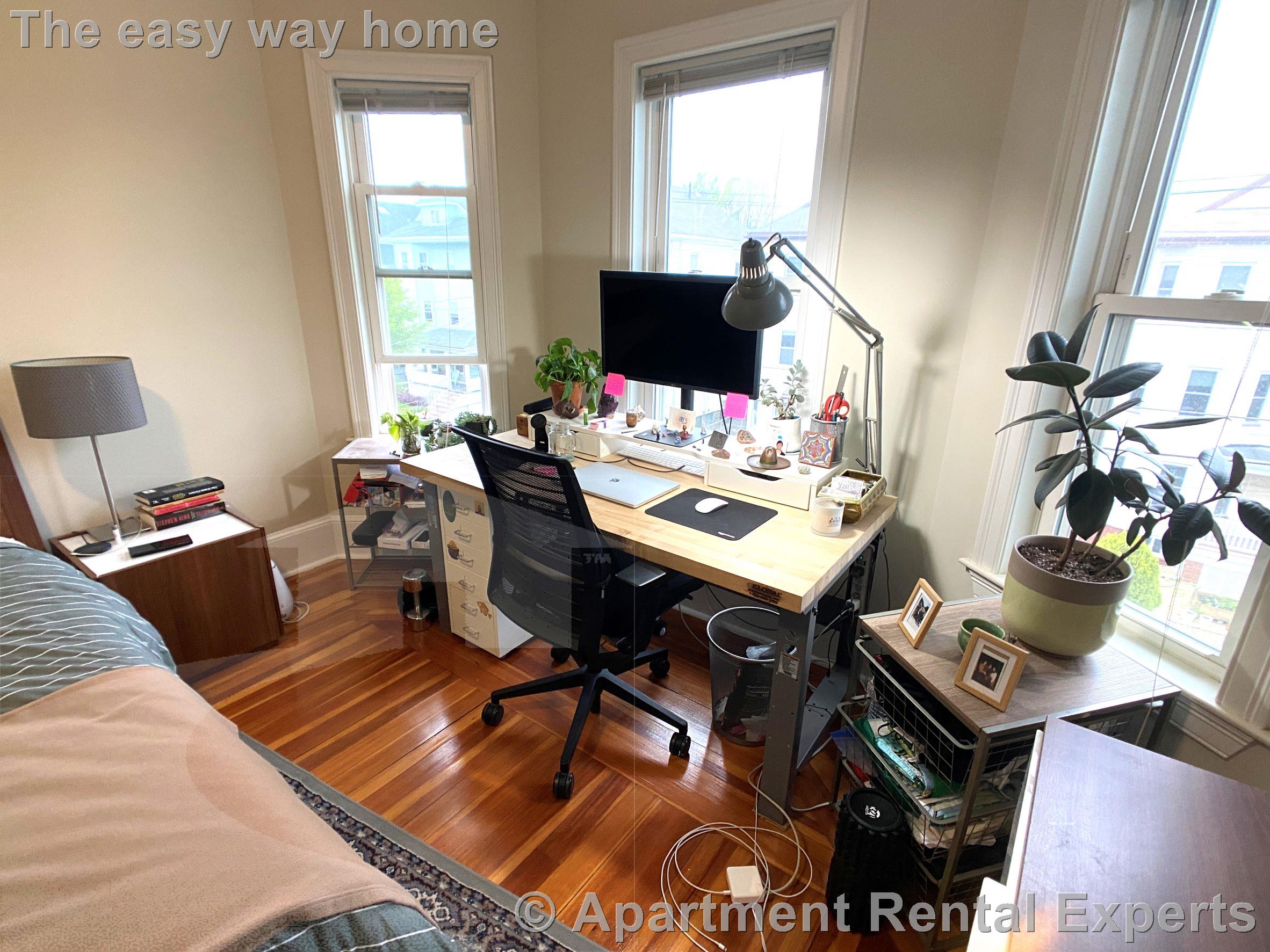 23 Willard Ave, Tufts