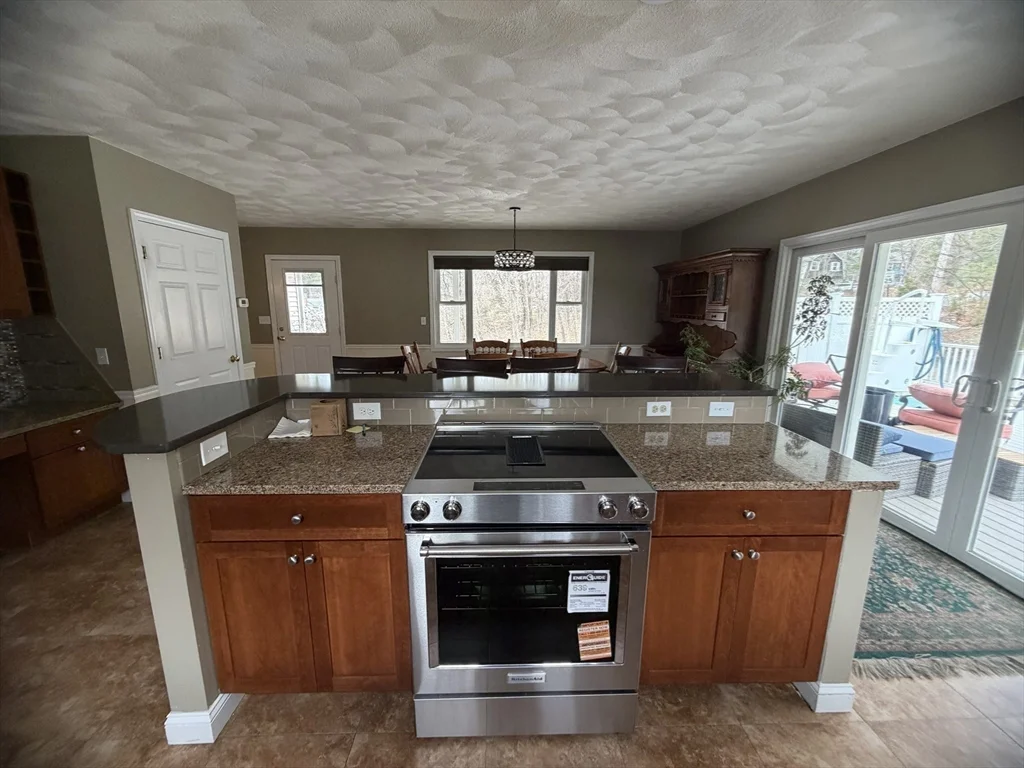 81 N Main St, North Bellingham