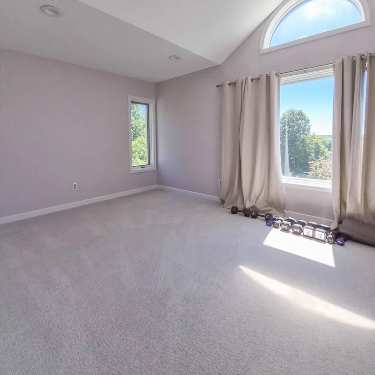 65 Bayberry Ln, Dartmouth