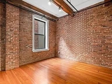 126 N Washington, North End
