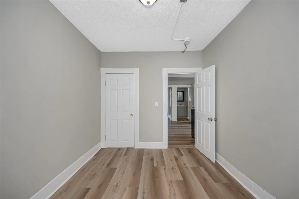 50 1/2 Common St, North Lawrence