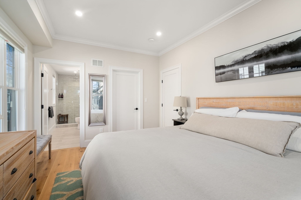 3 bed, 2.5 bath apartment for rent at 14 Norumbega St Unit 14, Strawberry Hill — photo 5 of 19