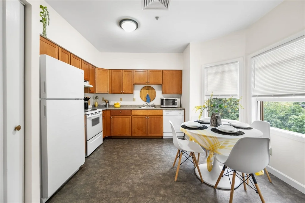 49 Cedar St, Roxbury