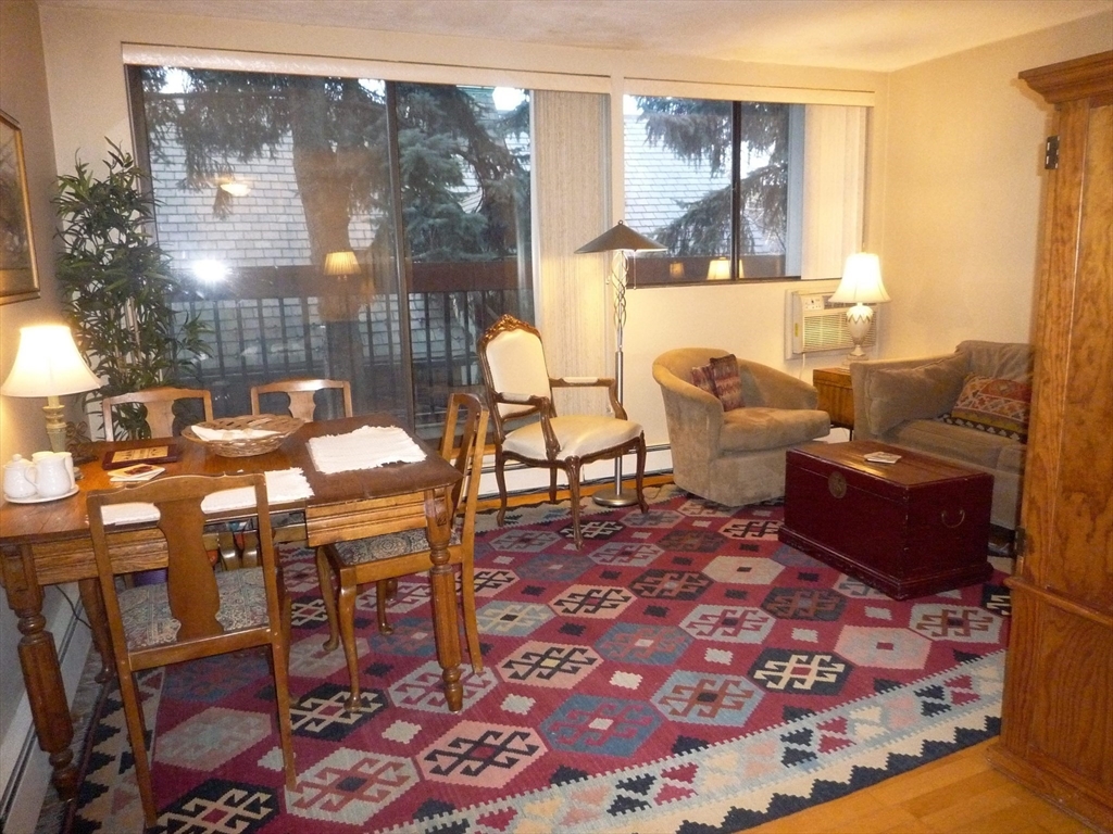 1643 Cambridge St, Mid-Cambridge