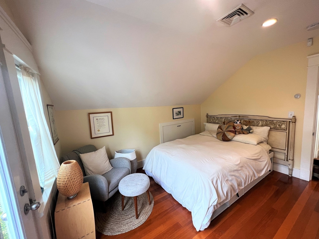 44 Rockview St, Jamaica Plain