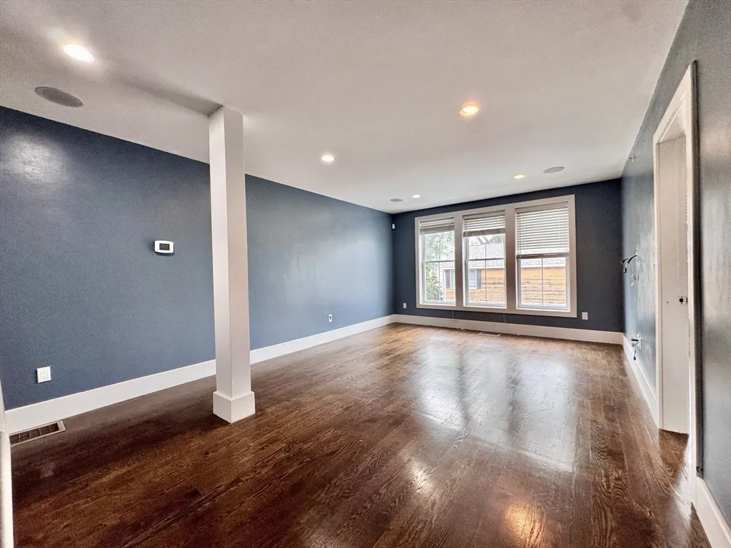 12 Mohawk St, South Boston