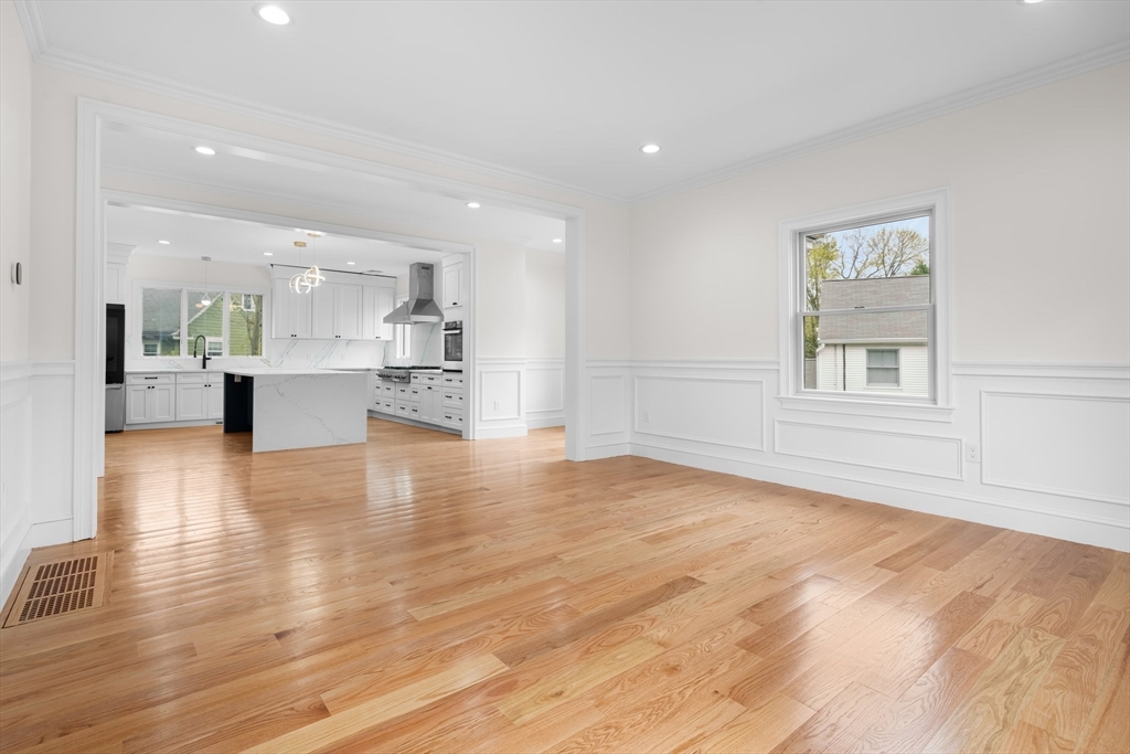 653 Chestnut St, Newton