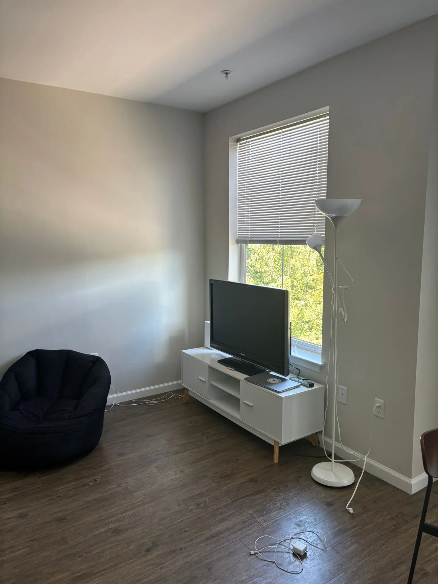 375 Acorn Park Dr, Belmont