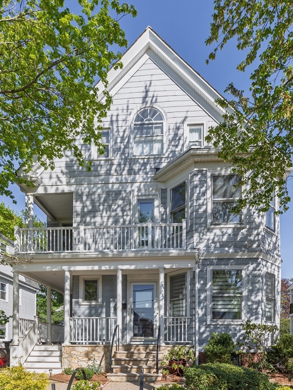 13 Oxford Ave, Belmont