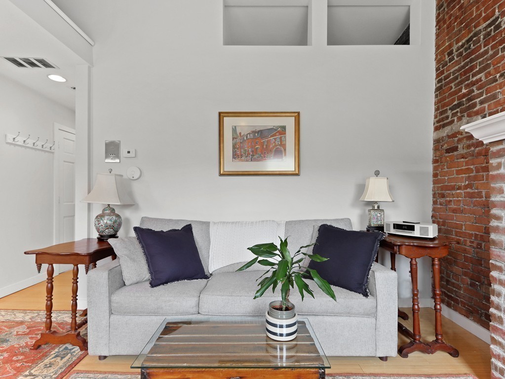 110 Charles St, Beacon Hill