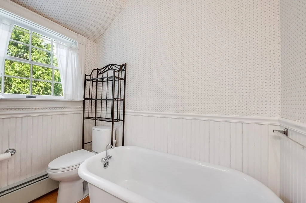 4 Spray Ave, Marblehead