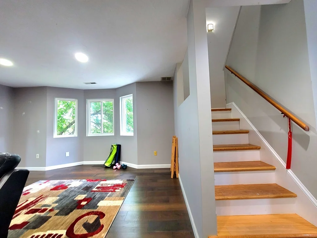 391 Hyde Park Ave, Jamaica Plain