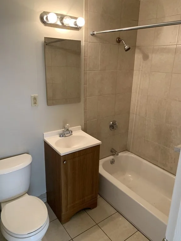 44 Maple St, Hyde Park