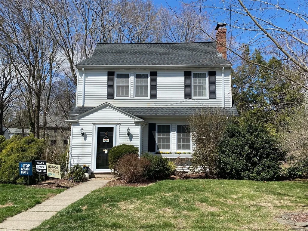 22 Cleveland Rd, Wellesley Hills