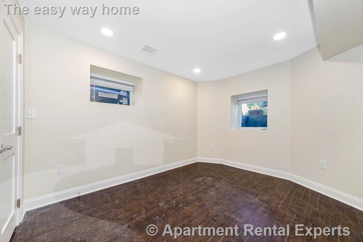 70-72 Stanley Ave, Tufts