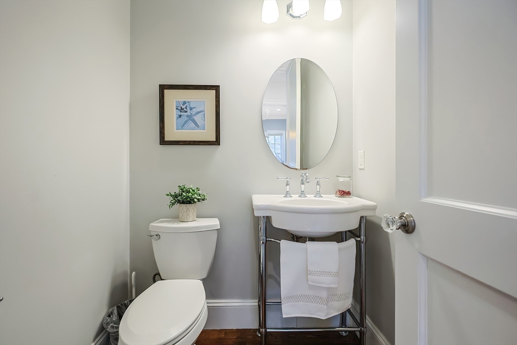 7 Marshall Rd, Wellesley