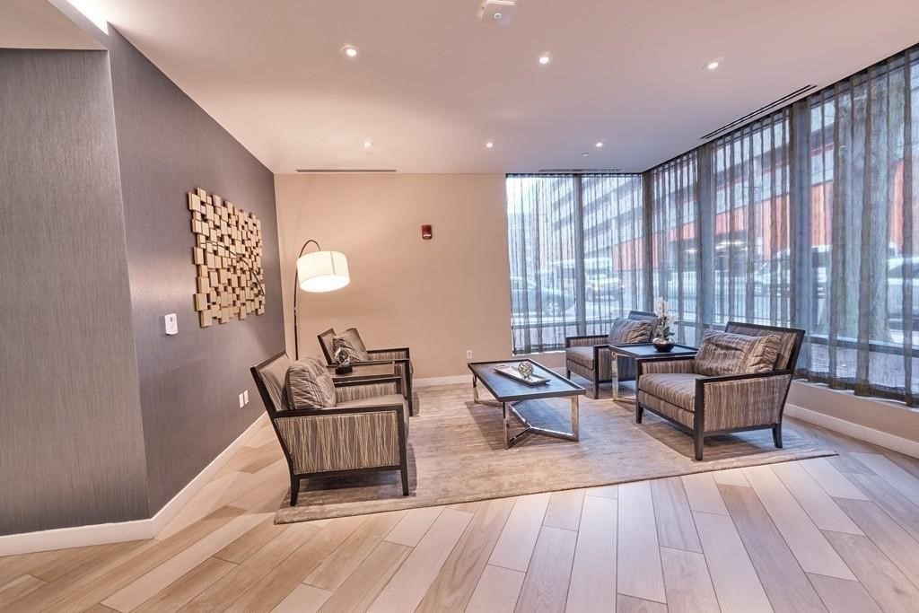 80 Fenwood, Longwood