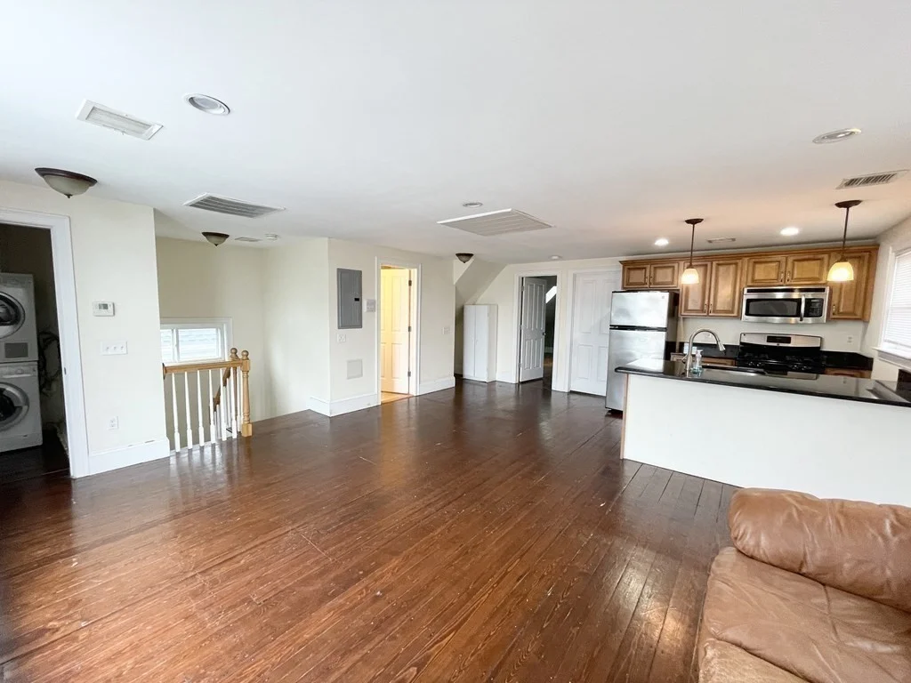 178 Hillside St, Mission Hill