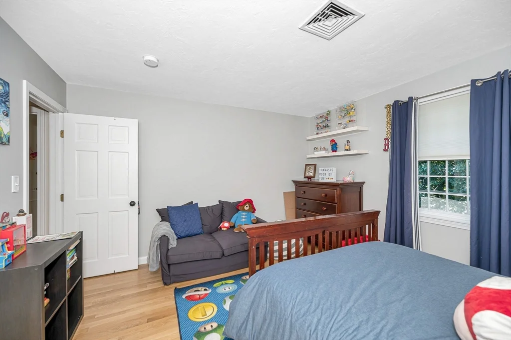 4 Nashoba Dr, Chelmsford