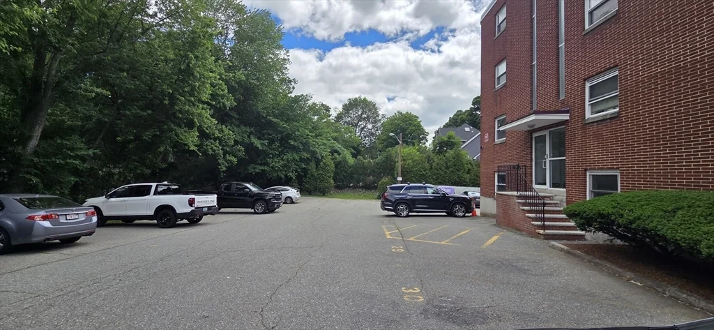 558 Main St, Stoneham