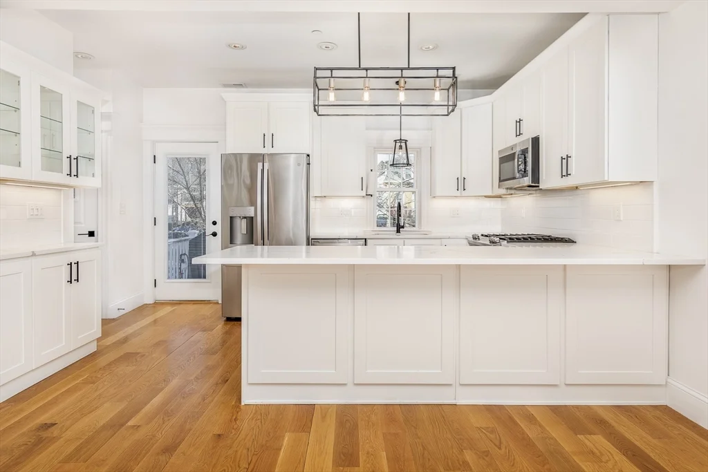 12 S Mason St, Salem