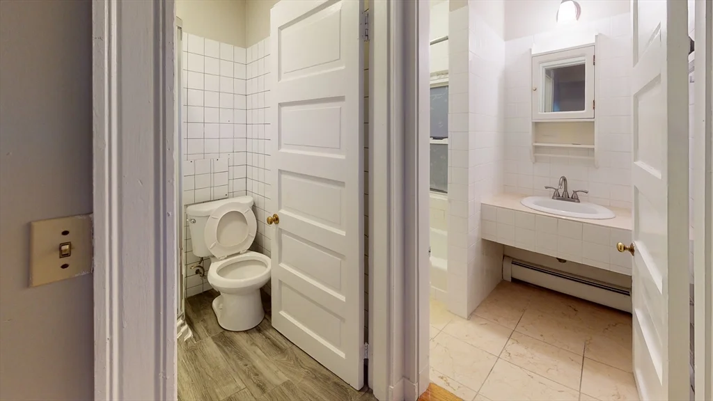 1011 Washington, Newtonville