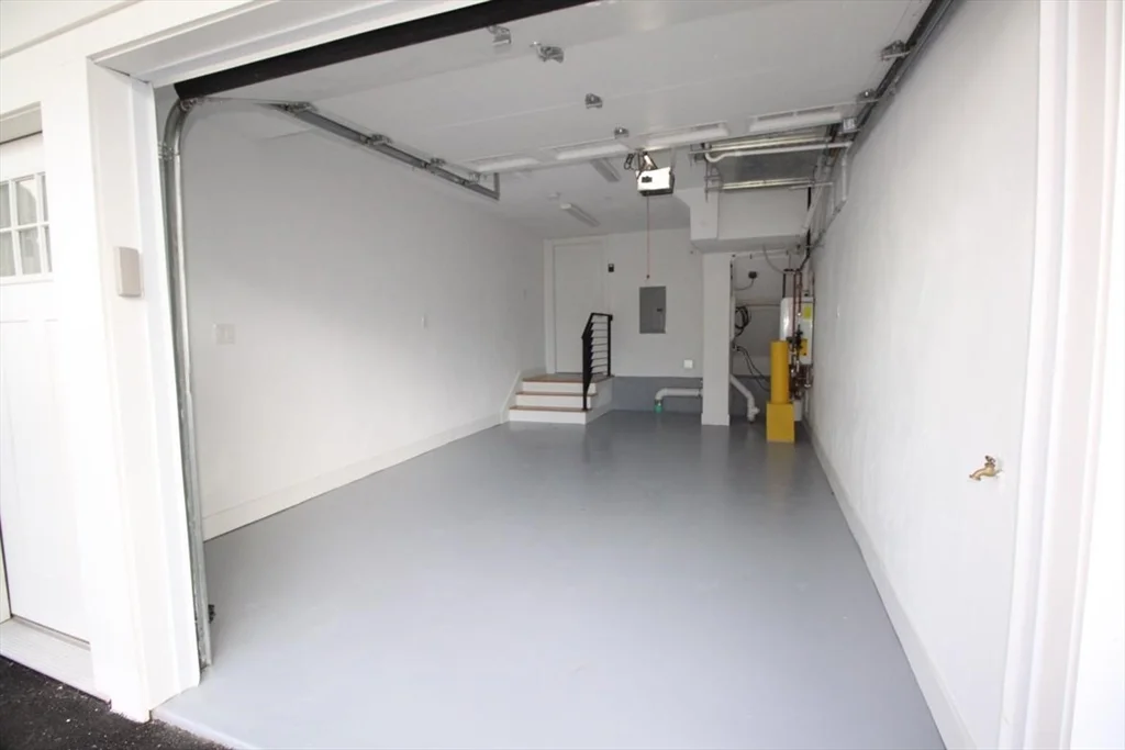 114 Main St, Everett