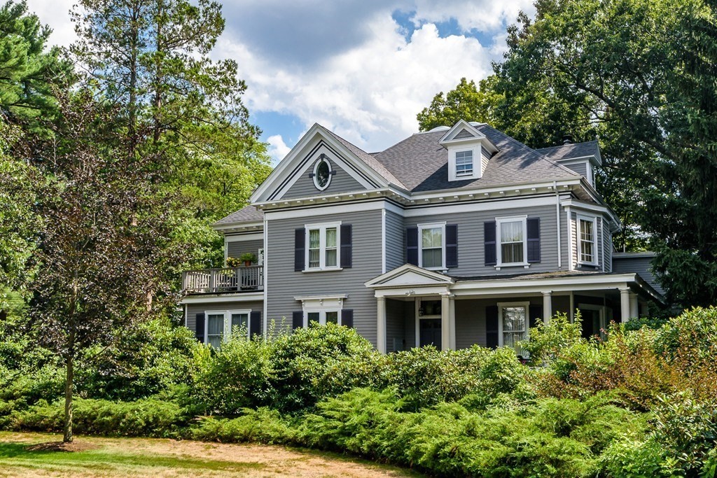 876 Beacon St, Newton Center