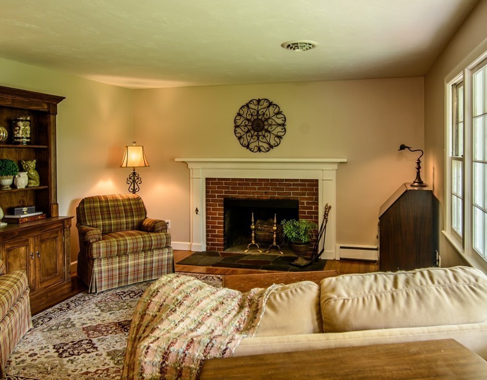 253 W Main St, Westborough