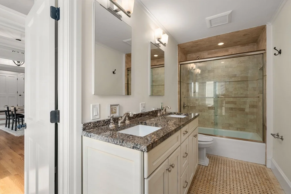 37 Mount Vernon St, Charlestown