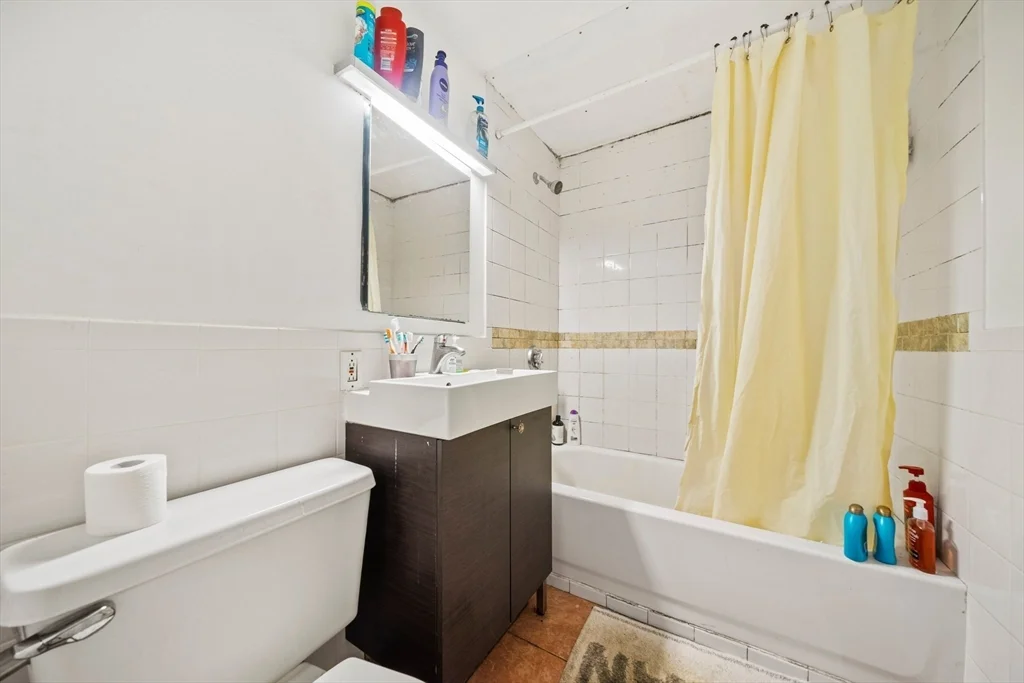 89 Lawn St, Mission Hill