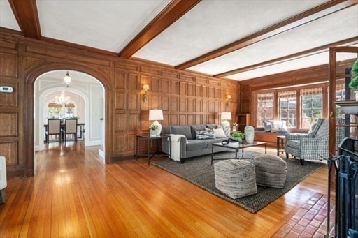 5 Hammond St, Chestnut Hill