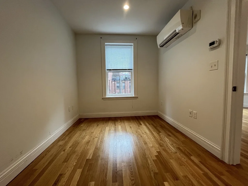 166 Newbury St, Back Bay